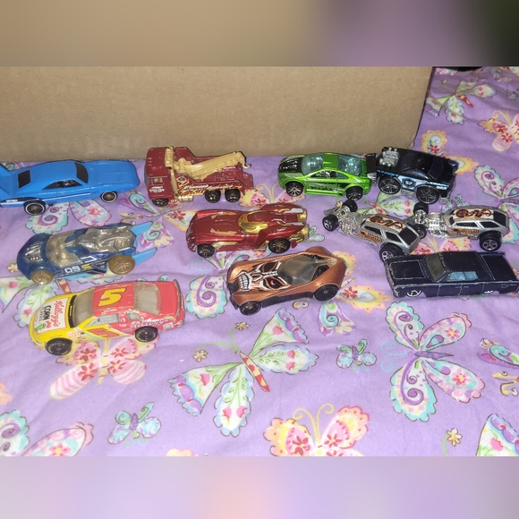 Assorted Toy Vehicles Hotwheels,Matchbox,Others - Picture 6 of 6